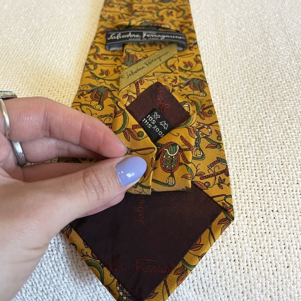 Yellow Salvatore Ferragamo Equestrian Race Horse Saddle Neck Tie Silk Italy 3.5